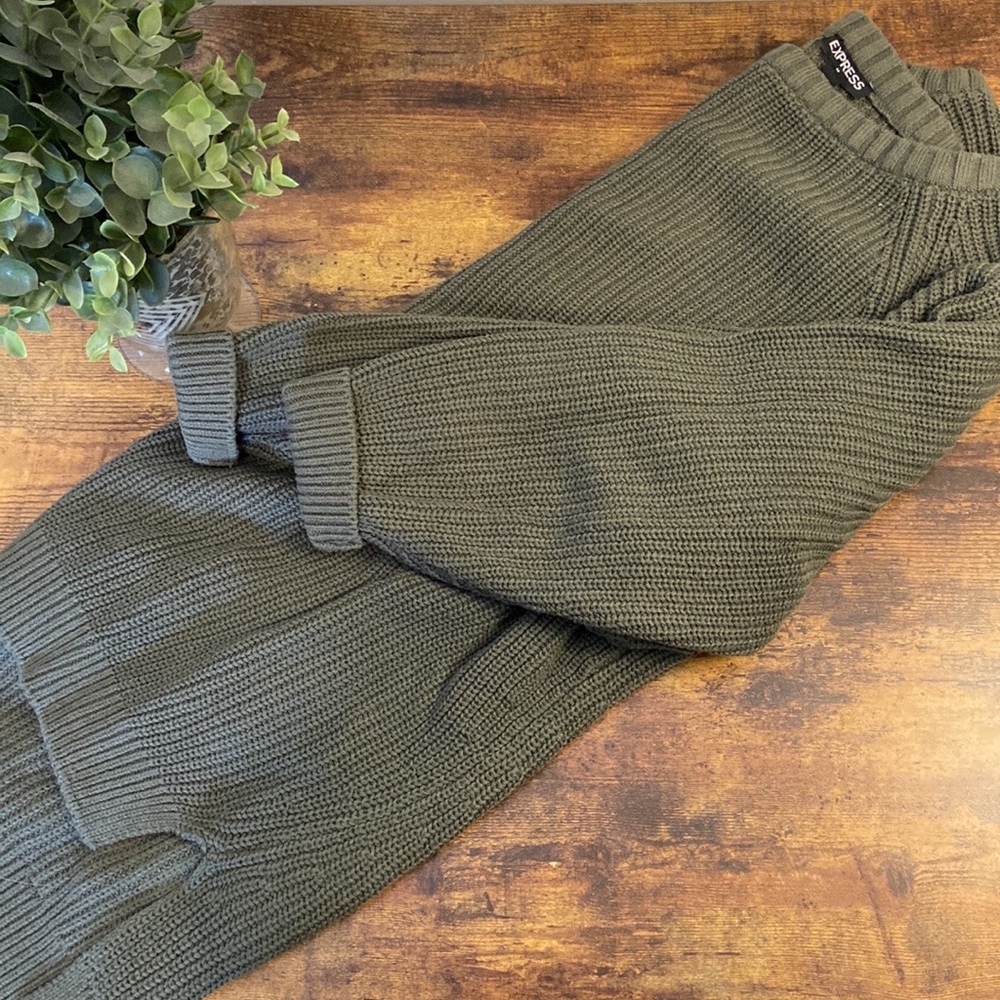 Express Pullover - Picture 2 of 3